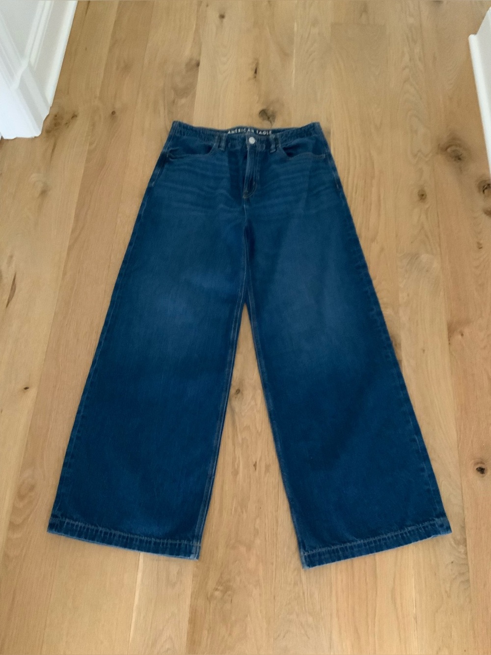AE Dreamy Drape Strigid Low-Rise Ultra Wide-Leg Jean - Picture 2 of 8